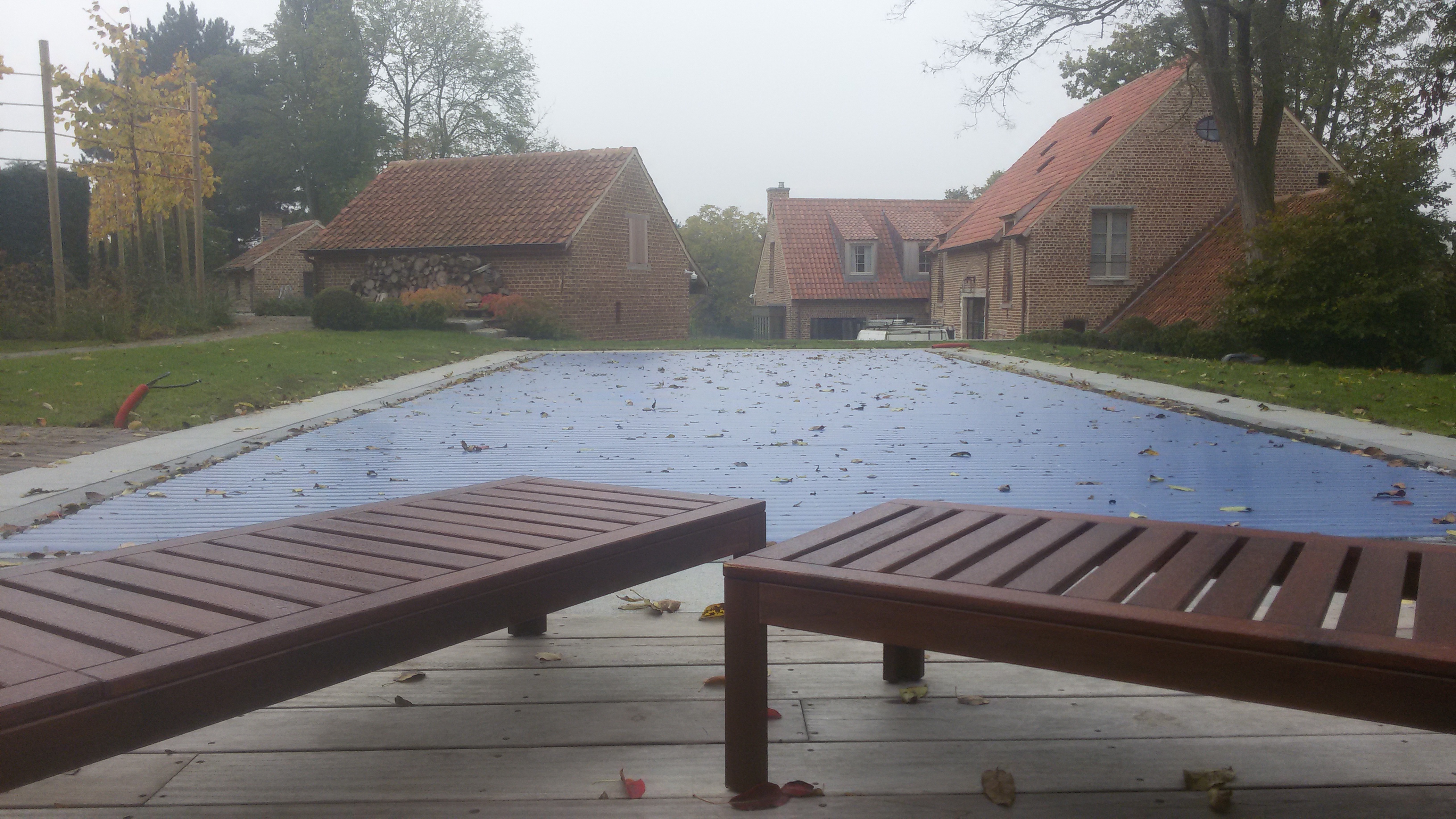 zicht over zwembad zwembad tuinaanleg terras