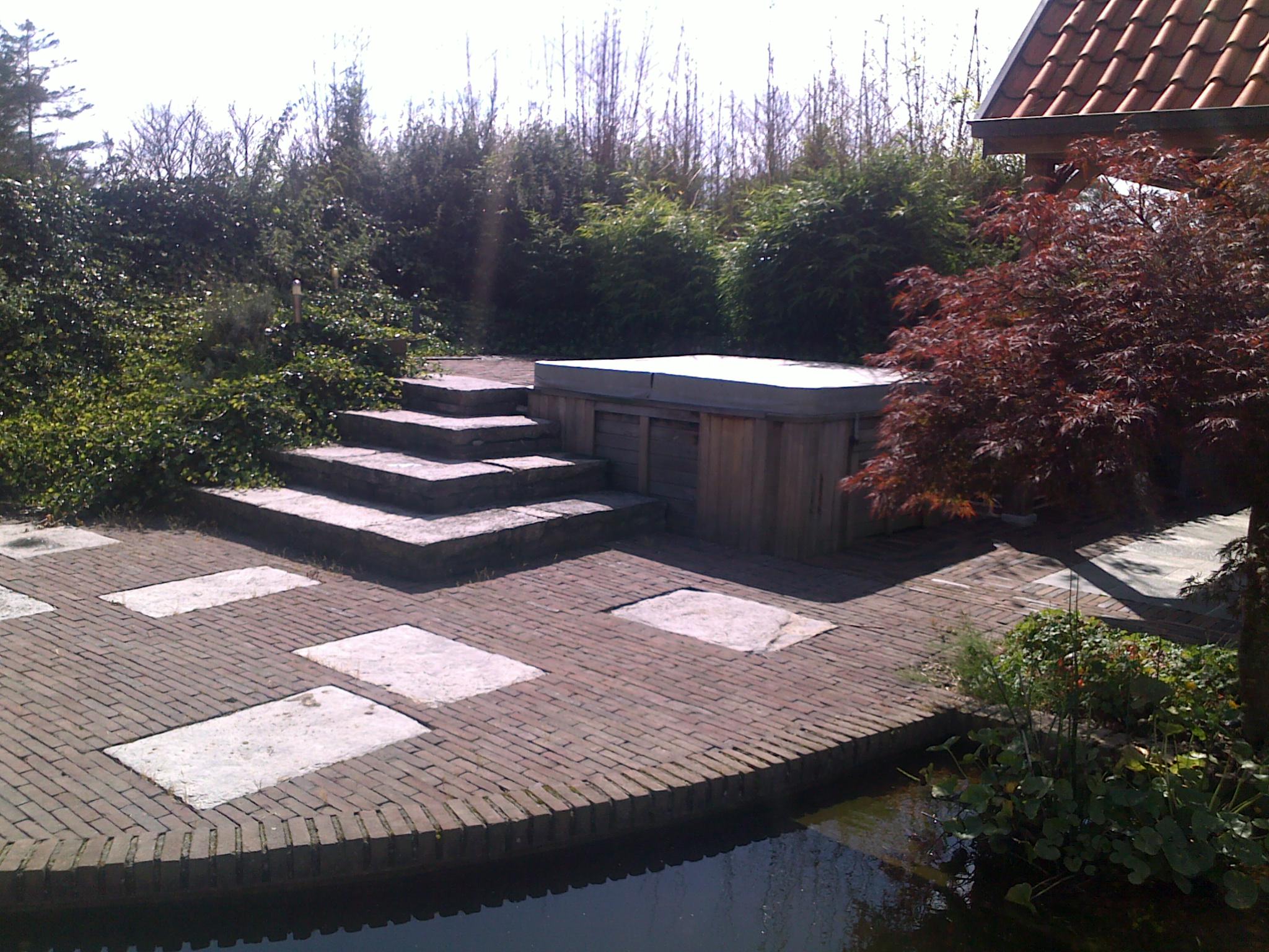 natuurlijke materialen in de tuin