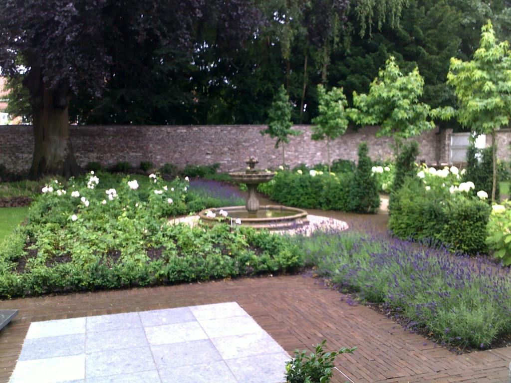 <a href="/node/71">Stadstuin met klassieke vormgeving te Eeklo</a>