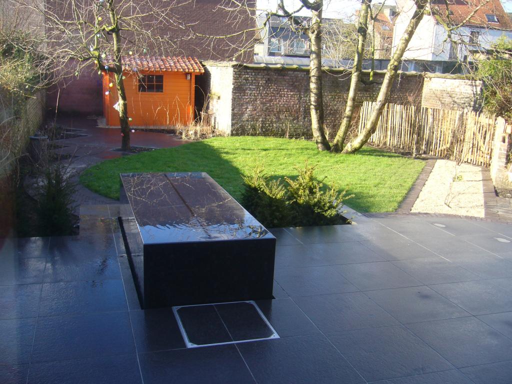 <a href="/node/235">waterelement ingewerkt in het terras</a>