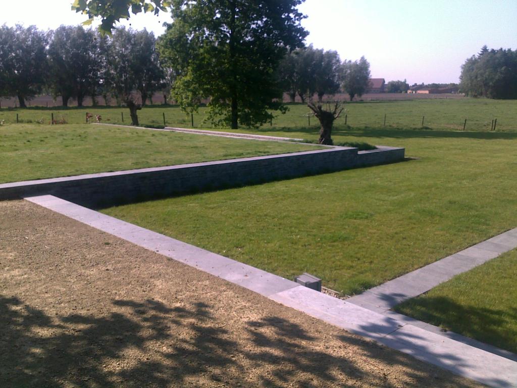 <a href="/node/327">Keermuur in het gazon</a>