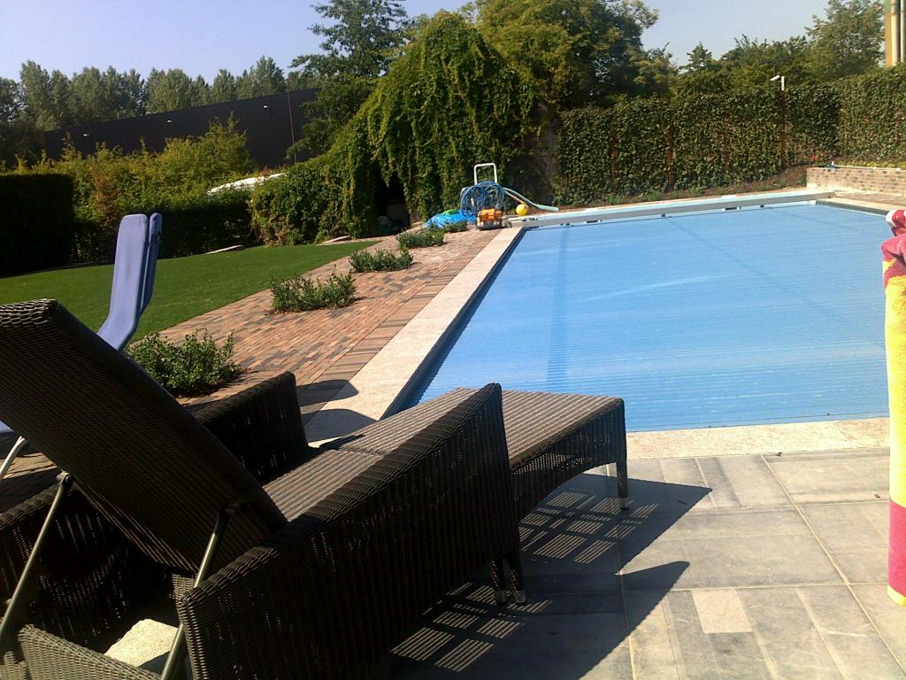 <a href="/node/142">Gezinstuin met zwembad</a>