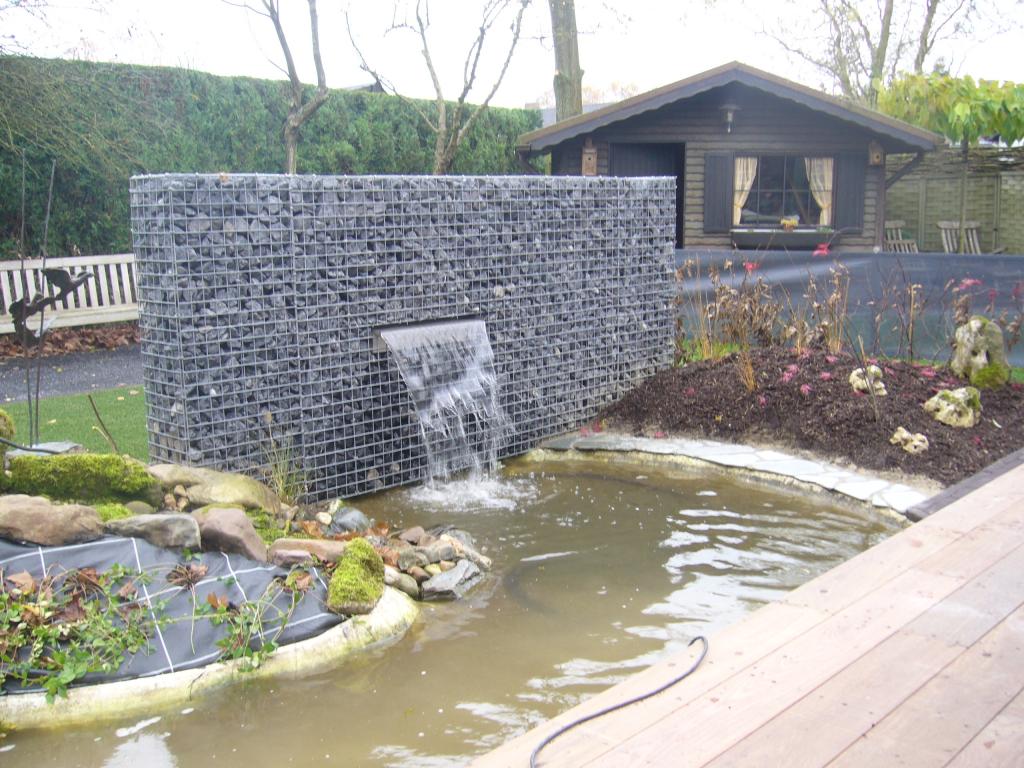 <a href="/node/358">schanskorf met waterval aan de vijver</a>